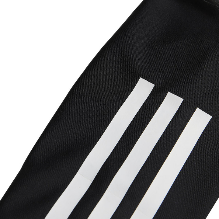 Ochraniacze piłkarskie adidas Tiro SG czarne ze skarpetami | VUX.pl