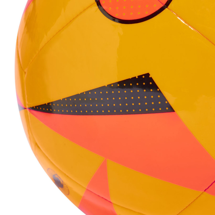 Piłka nożna treningowa adidas Euro24 Club na trawę naturalną | VUX.pl