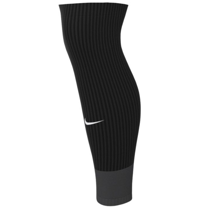 Getry piłkarskie szybkoschnące Nike Strike czarne FQ8282-010 | VUX.pl