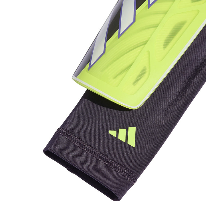 Nagolenniki piłkarskie adidas Tiro SG LGE białe JD6025 | VUX.pl