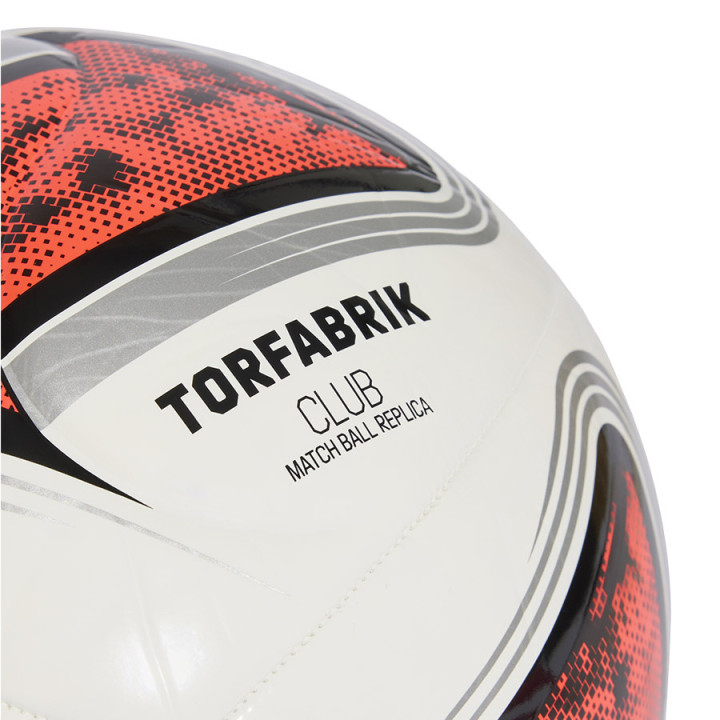 Piłka nożna treningowa adidas Bundesliga Club biała KG6043 | VUX.pl