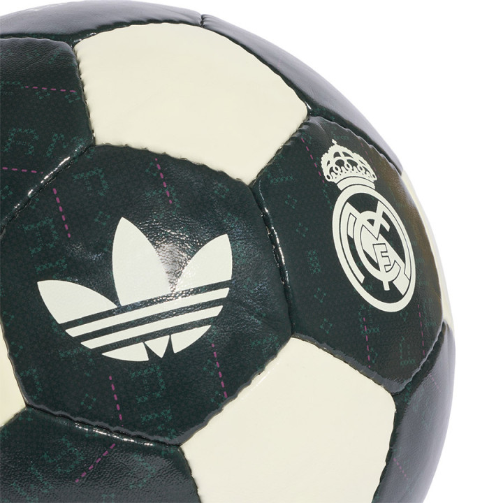 Piłka treningowa adidas UCL Real Madryt na trawę naturalną | VUX.pl