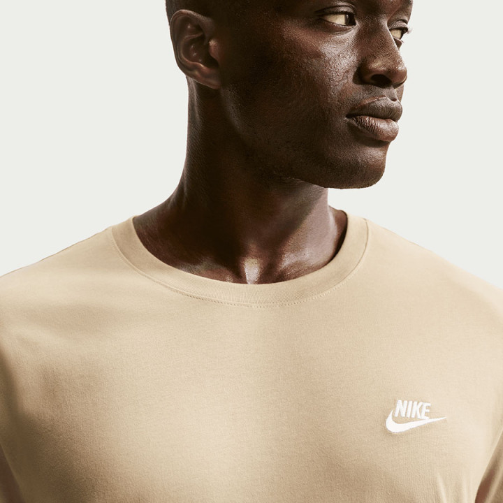Koszulka bawełniana męska Nike Sportswear Club beżowa | VUX.pl