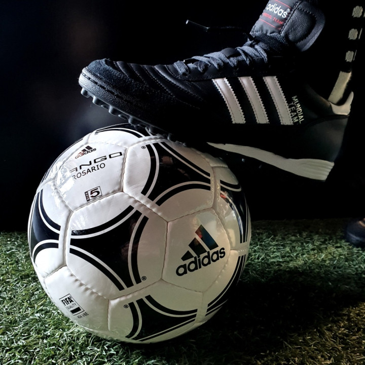 Buty piłkarskie turfy męskie adidas Mundial Team czarne | VUX.pl